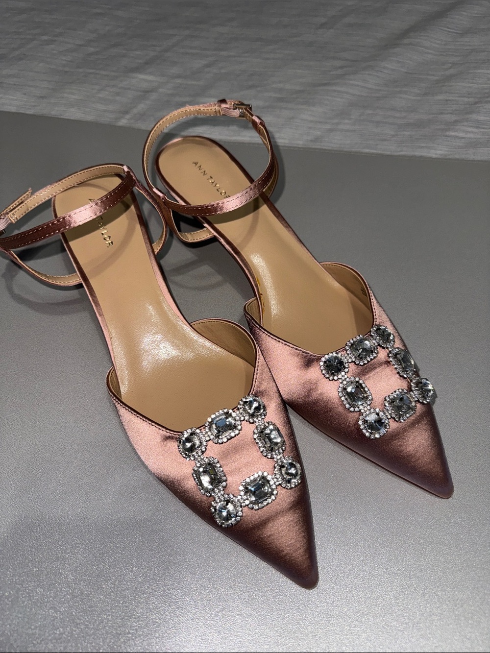 Ann Taylor Crystal Buckle Satin Kitten Heel Pointed Toe in Blush Pink Size 8